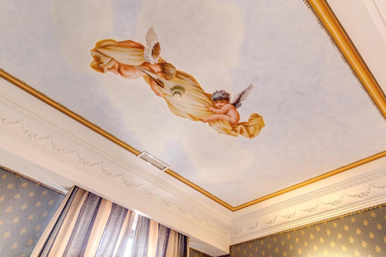 Hotel La Lumiere Di Piazza Di Spagna Rome Bagian luar foto