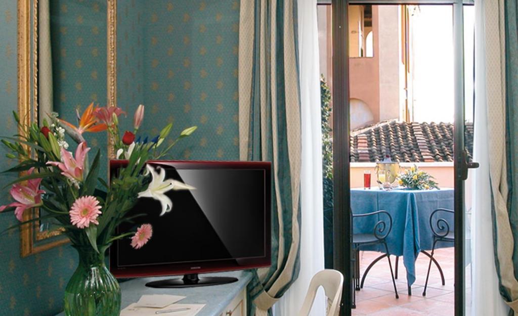 Hotel La Lumiere Di Piazza Di Spagna Rome Bagian luar foto