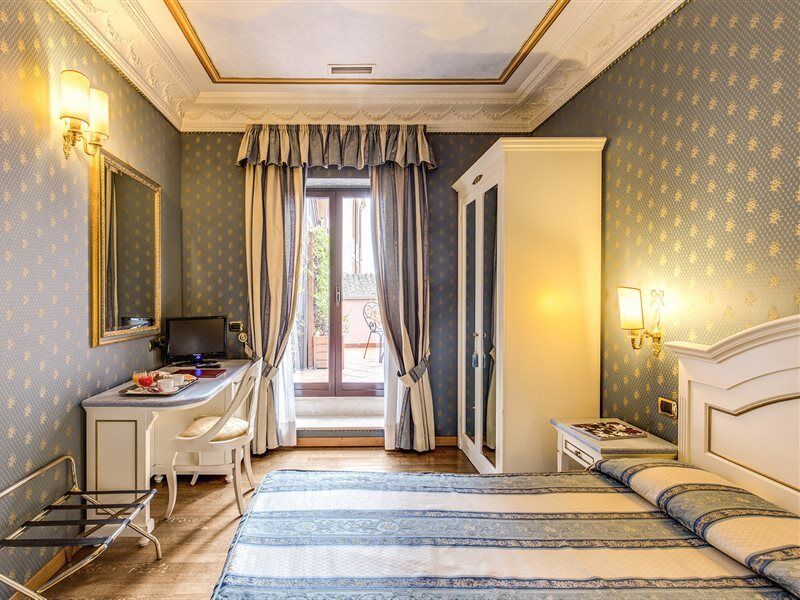 Hotel La Lumiere Di Piazza Di Spagna Rome Bagian luar foto