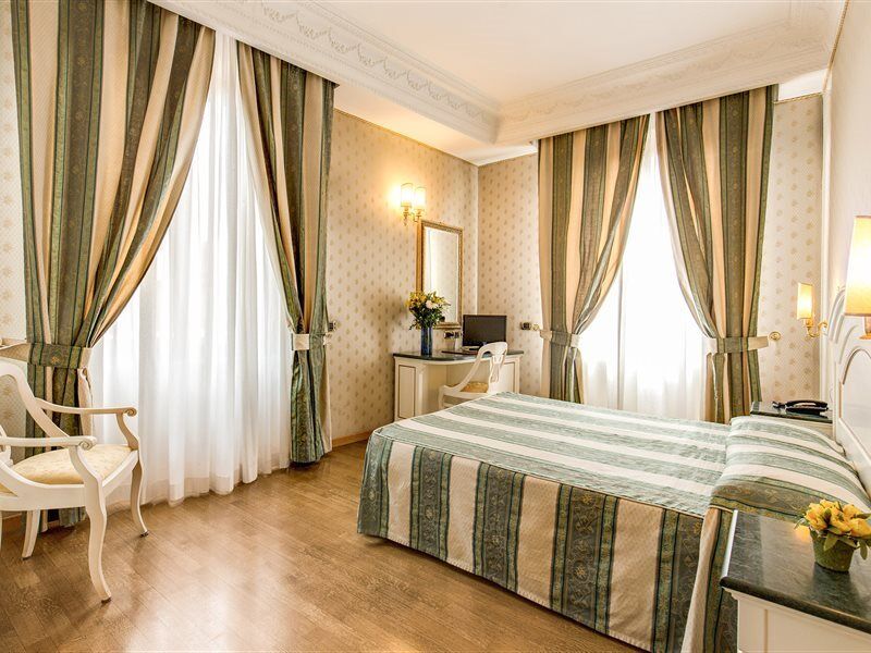 Hotel La Lumiere Di Piazza Di Spagna Rome Bagian luar foto