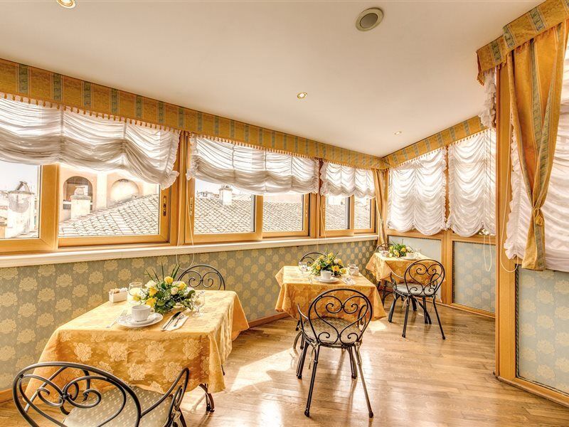Hotel La Lumiere Di Piazza Di Spagna Rome Bagian luar foto